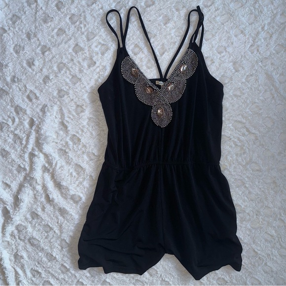 Charlotte Russe Neckline Accent Romper Size M - Picture 3 of 10